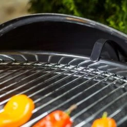 Weber Holzkohle-Kugelgrill Classic Kettle Ø 47 Cm Schwarz -Grill und Flamme 1523778 AB05