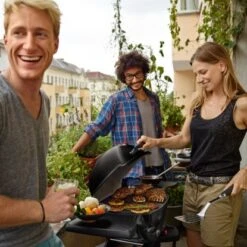Weber Tisch-Gasgrill Q 1200 Mit 1 Brenner & Deckelthermometer Schwarz 11 Weber Tisch-Gasgrill Q 1200 Mit 1 Brenner & Deckelthermometer Schwarz -Grill und Flamme 3505369 A02