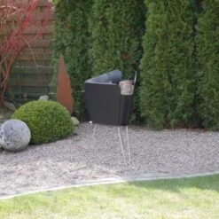 VASNER Merive M2 Feuerkorb Mittelhoch Abgerundet Schwarz -Grill und Flamme sign garten terrasse mood3