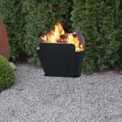 VASNER Merive M2 Feuerkorb Mittelhoch Abgerundet Schwarz -Grill und Flamme sign garten terrasse mood6