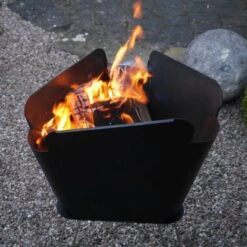 VASNER Merive M2 Feuerkorb Mittelhoch Abgerundet Schwarz -Grill und Flamme sign garten terrasse mood8